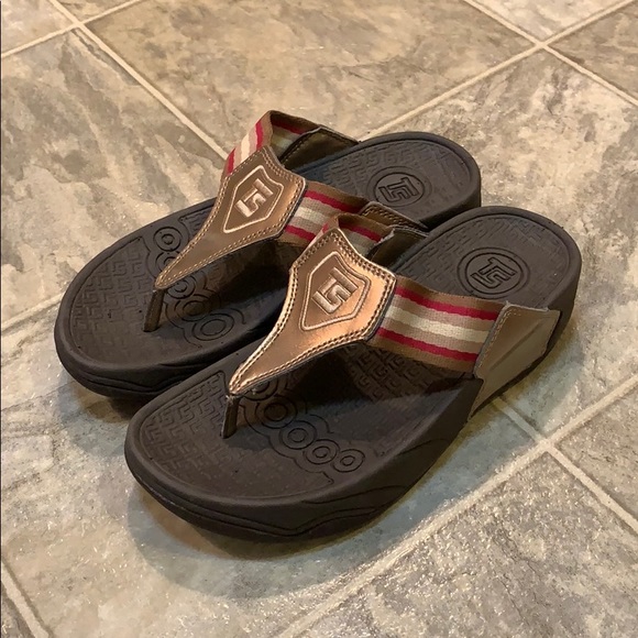 Women’s Flip Flops - Picture 2 of 3